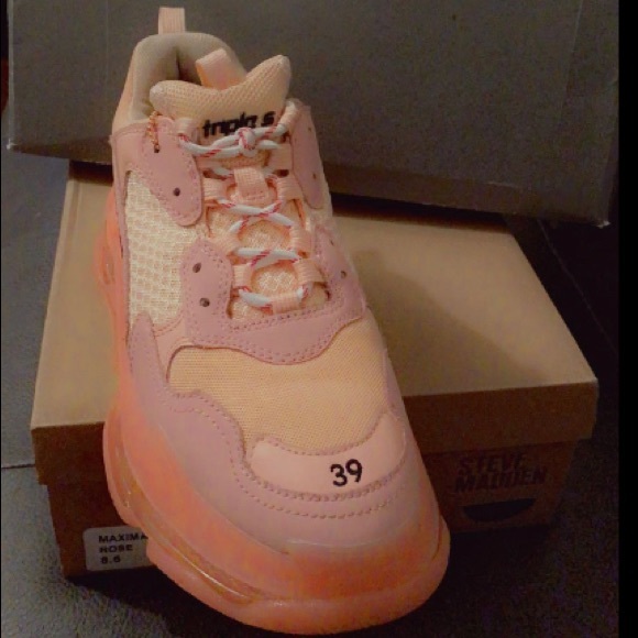 Balenciaga sneakers 😍 - Picture 2 of 2